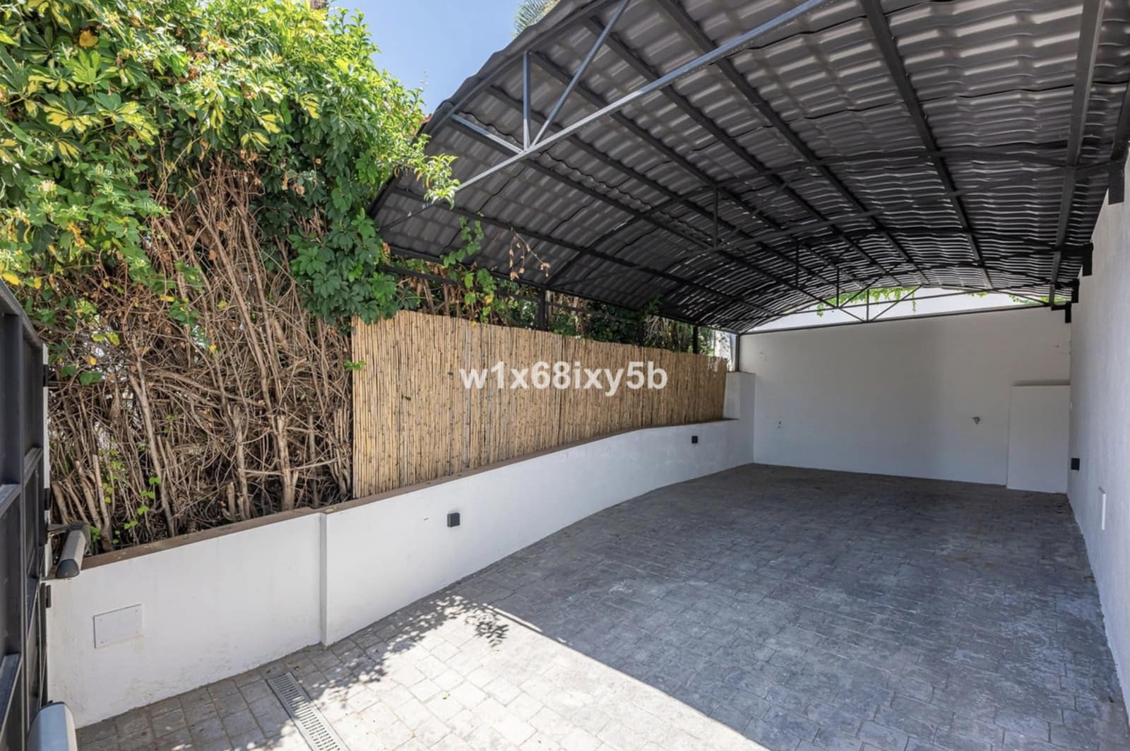 3 slaapkamer Villa te koop in Nueva Andalucia met zwembad - € 1.144.500 (Ref: 10129020)