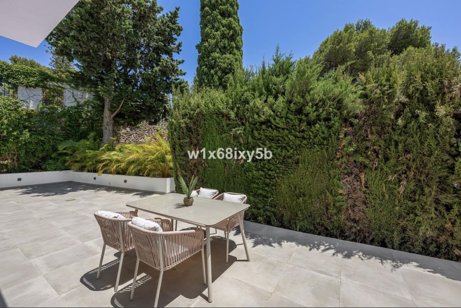 3 slaapkamer Villa te koop in Nueva Andalucia met zwembad - € 1.144.500 (Ref: 10129020)