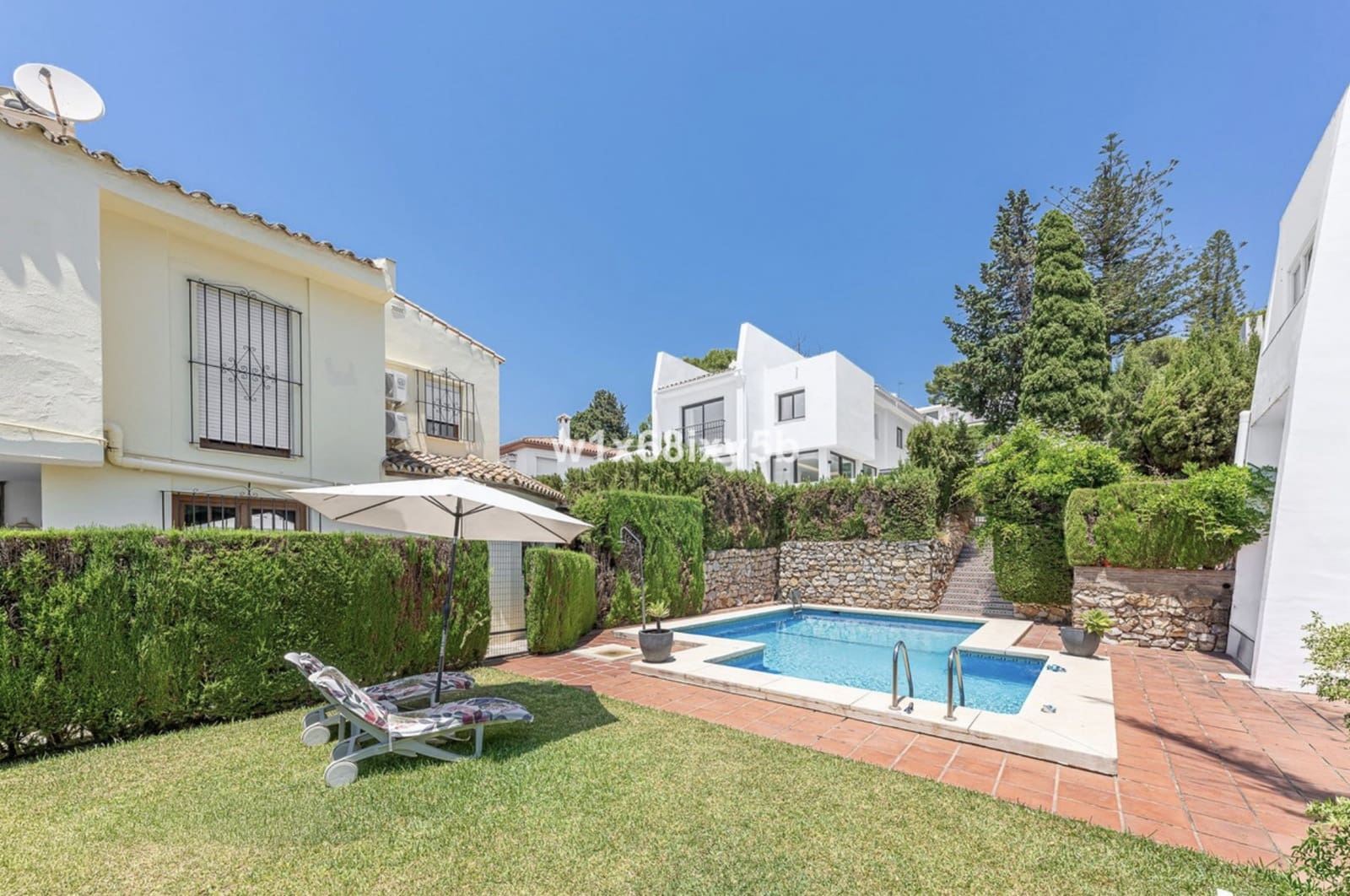3 slaapkamer Villa te koop in Nueva Andalucia met zwembad - € 1.144.500 (Ref: 10129020)