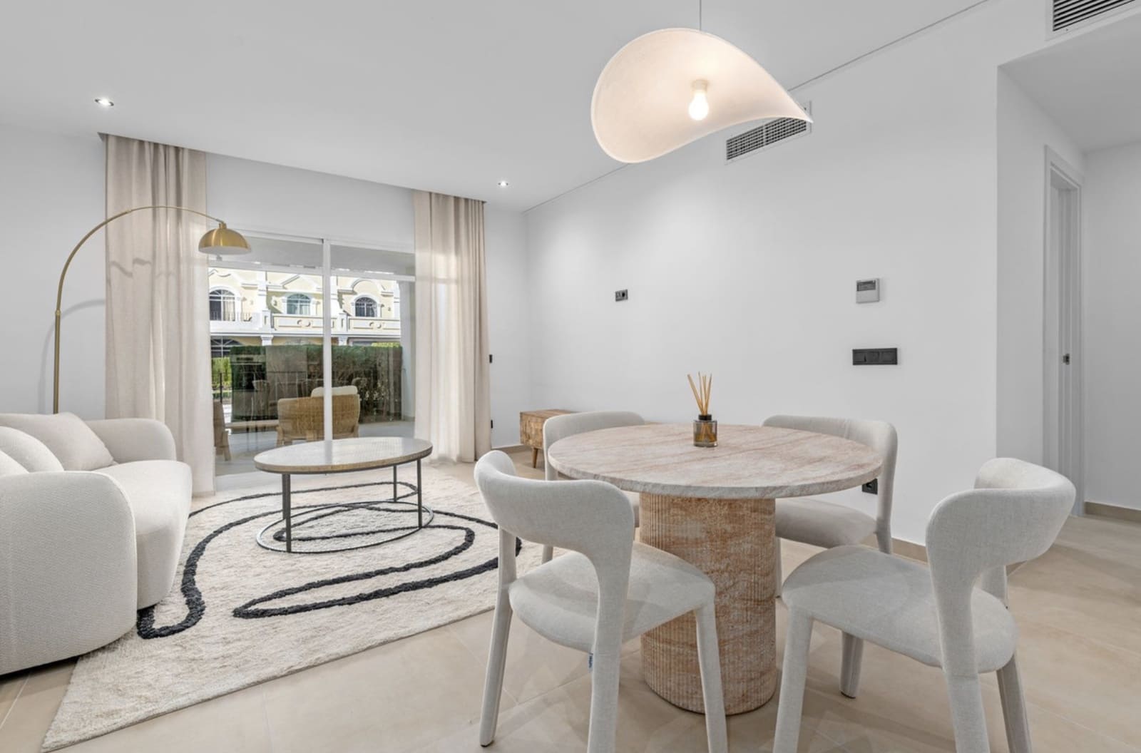 3 sypialnia Apartament na sprzedaż w Marbella z basenem garażem - 639 000 € (Ref: 10129023)