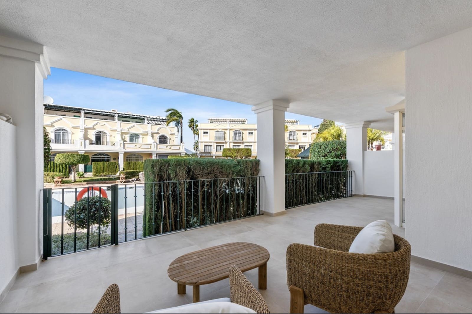 3 sypialnia Apartament na sprzedaż w Marbella z basenem garażem - 639 000 € (Ref: 10129023)
