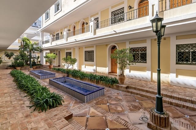 3 sypialnia Apartament na sprzedaż w Marbella z basenem garażem - 639 000 € (Ref: 10129023)