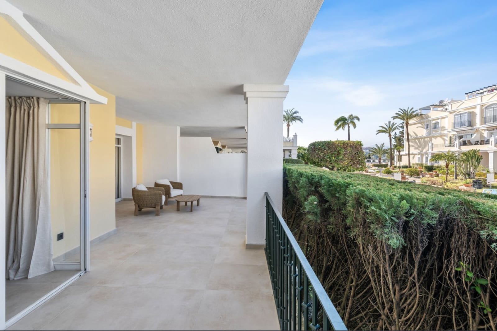 3 sypialnia Apartament na sprzedaż w Marbella z basenem garażem - 639 000 € (Ref: 10129023)