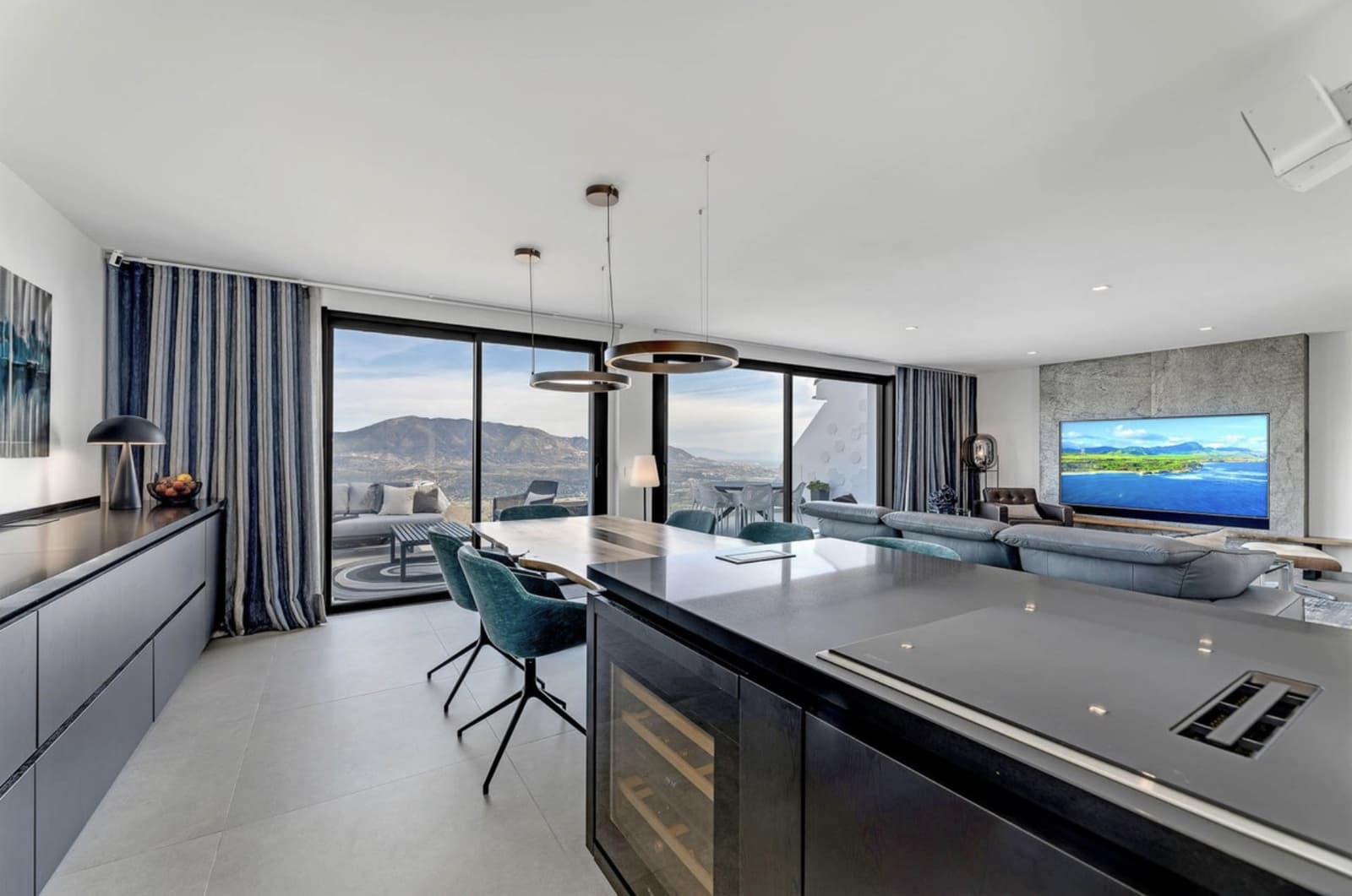 3 bedroom Semi-detached Villa for sale in Marbella with pool garage - € 1,095,000 (Ref: 10131389)