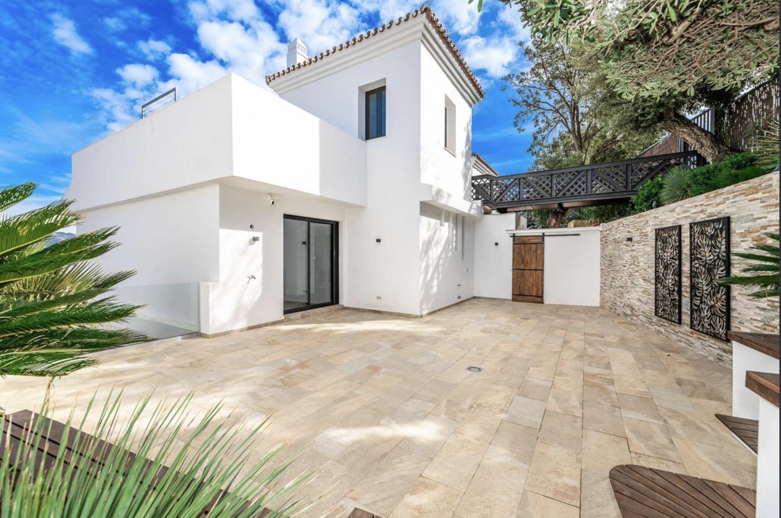 3 bedroom Semi-detached Villa for sale in Marbella with pool garage - € 1,095,000 (Ref: 10131389)