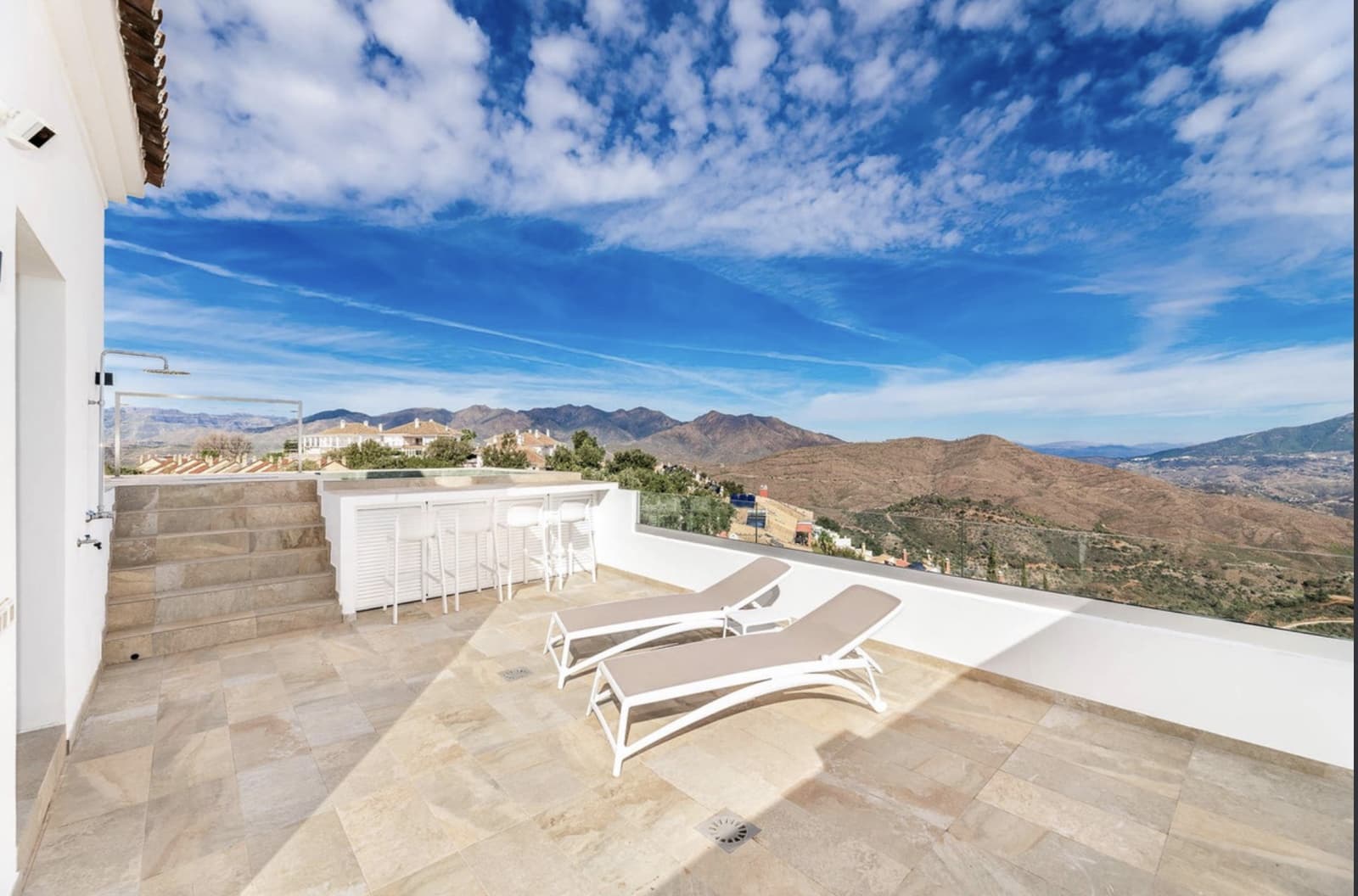 3 bedroom Semi-detached Villa for sale in Marbella with pool garage - € 1,095,000 (Ref: 10131389)