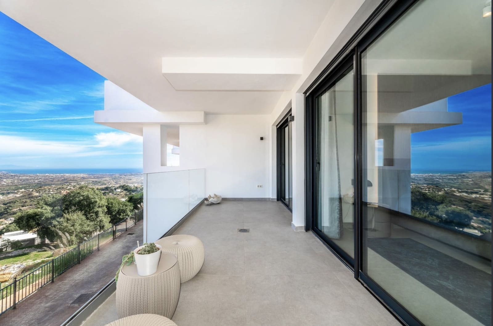 3 bedroom Semi-detached Villa for sale in Marbella with pool garage - € 1,095,000 (Ref: 10131389)