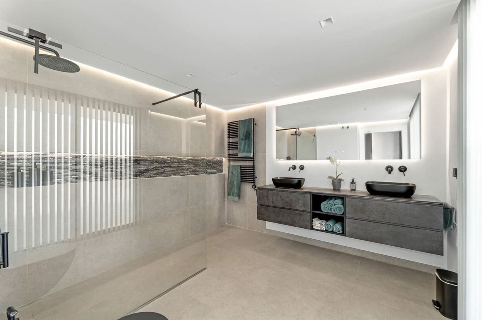 3 bedroom Semi-detached Villa for sale in Marbella with pool garage - € 1,095,000 (Ref: 10131389)