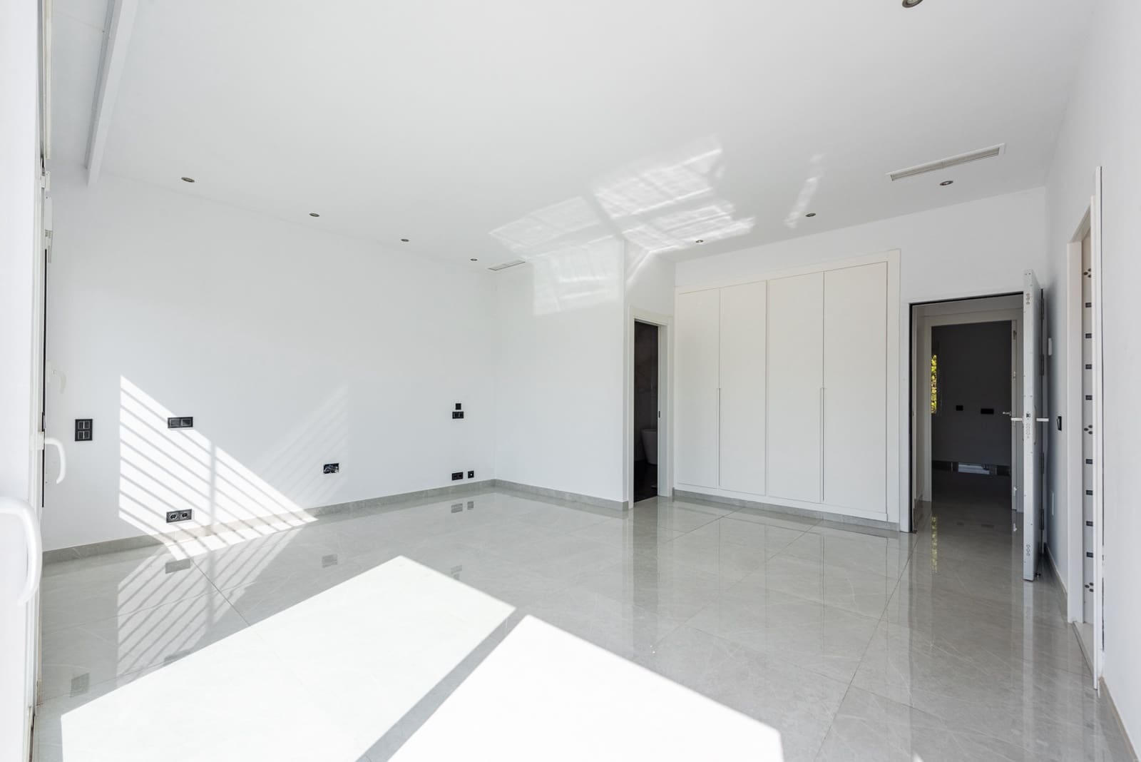 5 soverom Villa til salgs i Benahavis med svømmebasseng garasje - € 1 600 000 (Ref: 10131390)