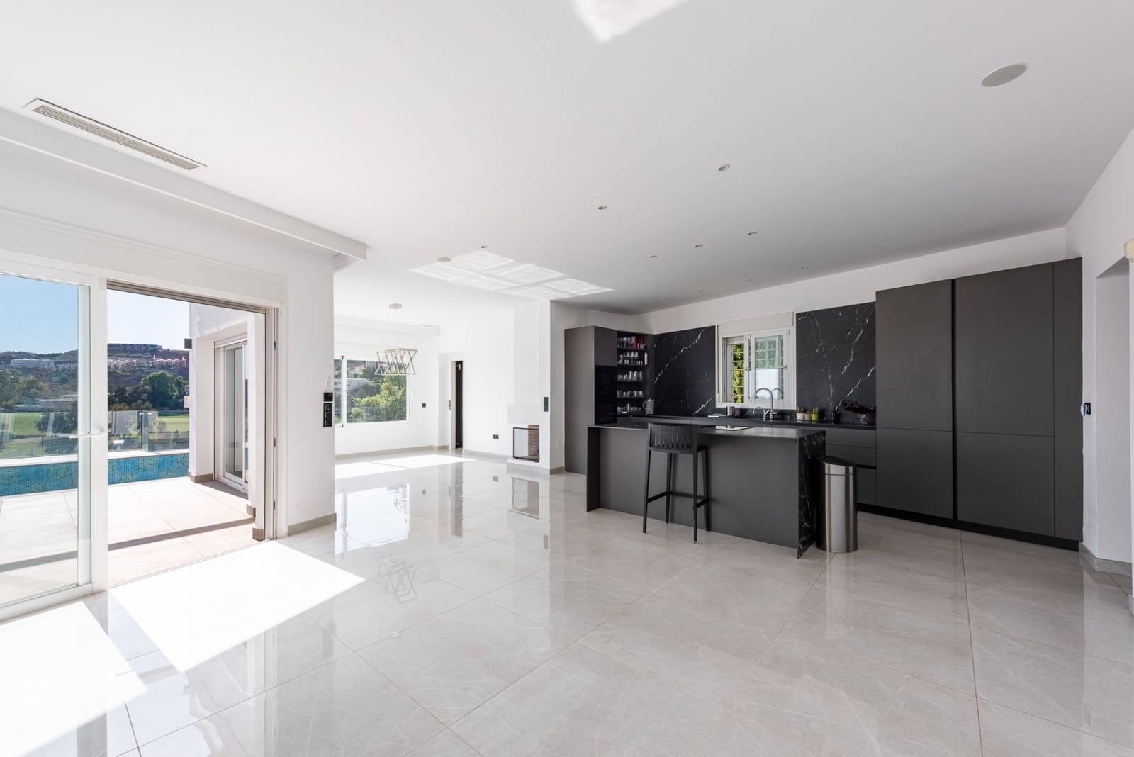5 soverom Villa til salgs i Benahavis med svømmebasseng garasje - € 1 600 000 (Ref: 10131390)