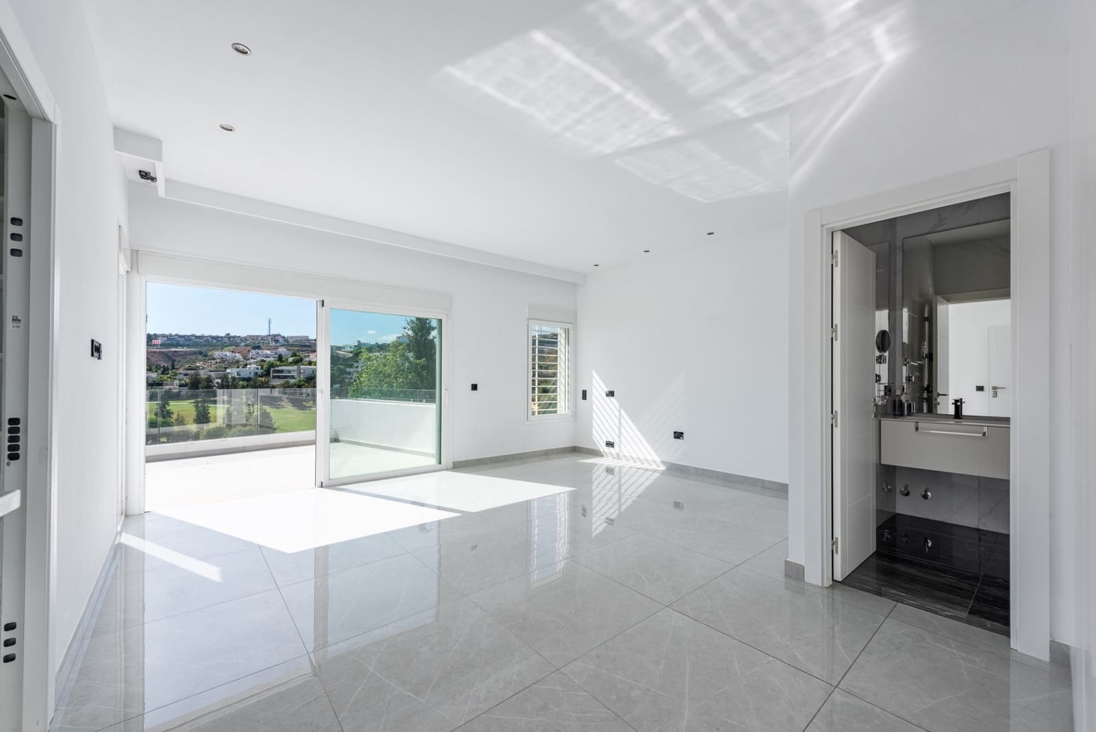 5 soverom Villa til salgs i Benahavis med svømmebasseng garasje - € 1 600 000 (Ref: 10131390)