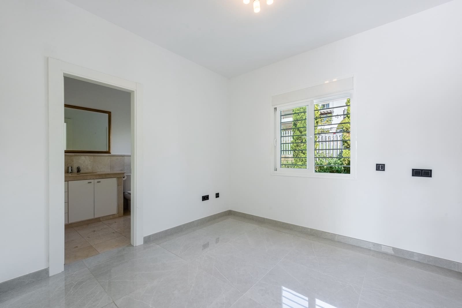5 soverom Villa til salgs i Benahavis med svømmebasseng garasje - € 1 600 000 (Ref: 10131390)