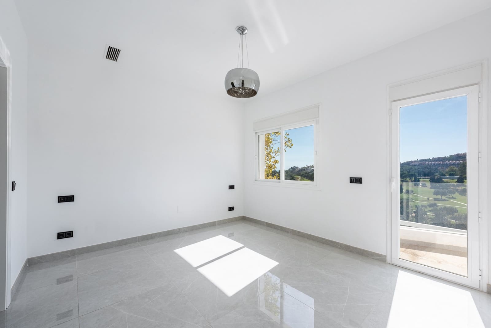 5 soverom Villa til salgs i Benahavis med svømmebasseng garasje - € 1 600 000 (Ref: 10131390)