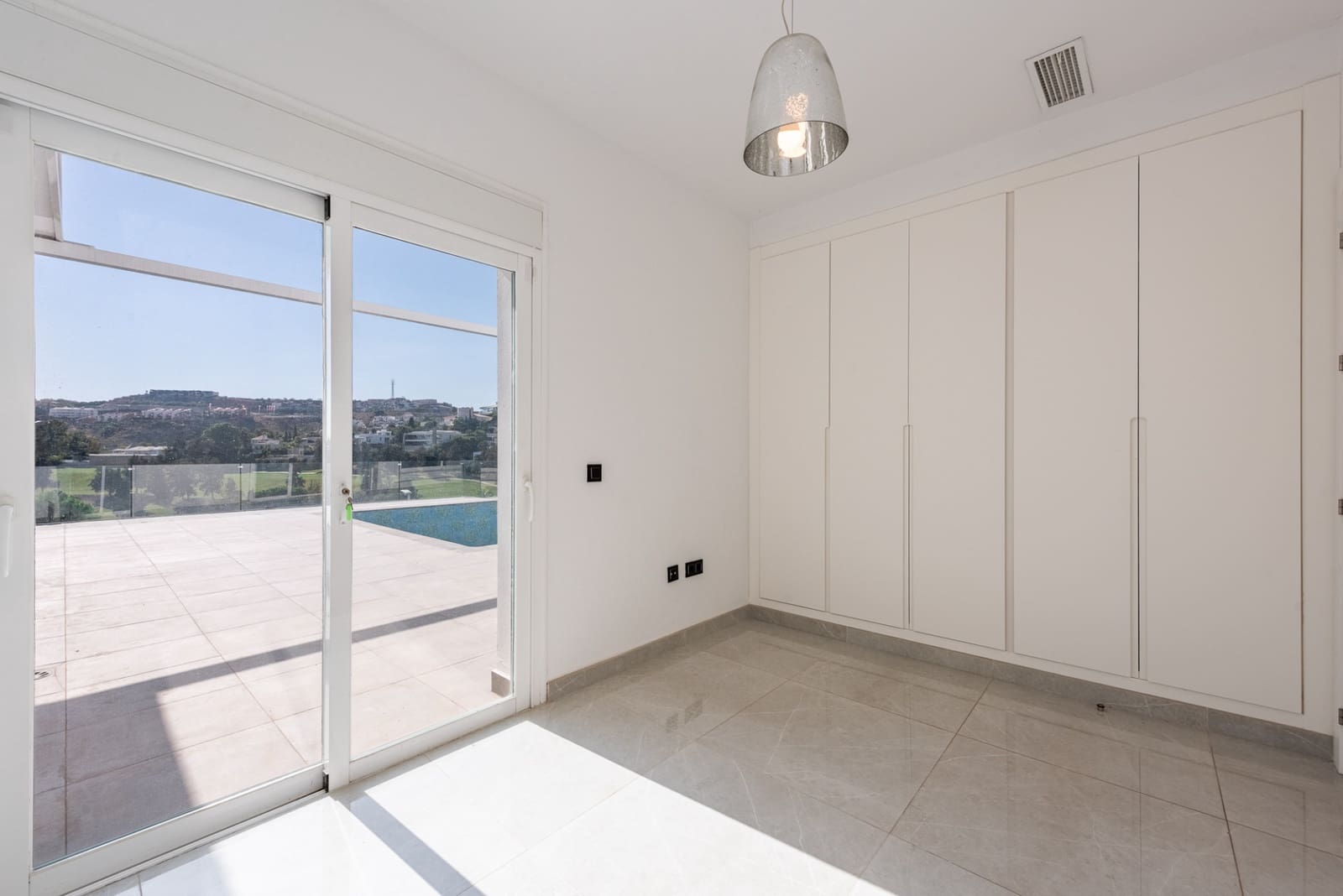 5 soverom Villa til salgs i Benahavis med svømmebasseng garasje - € 1 600 000 (Ref: 10131390)