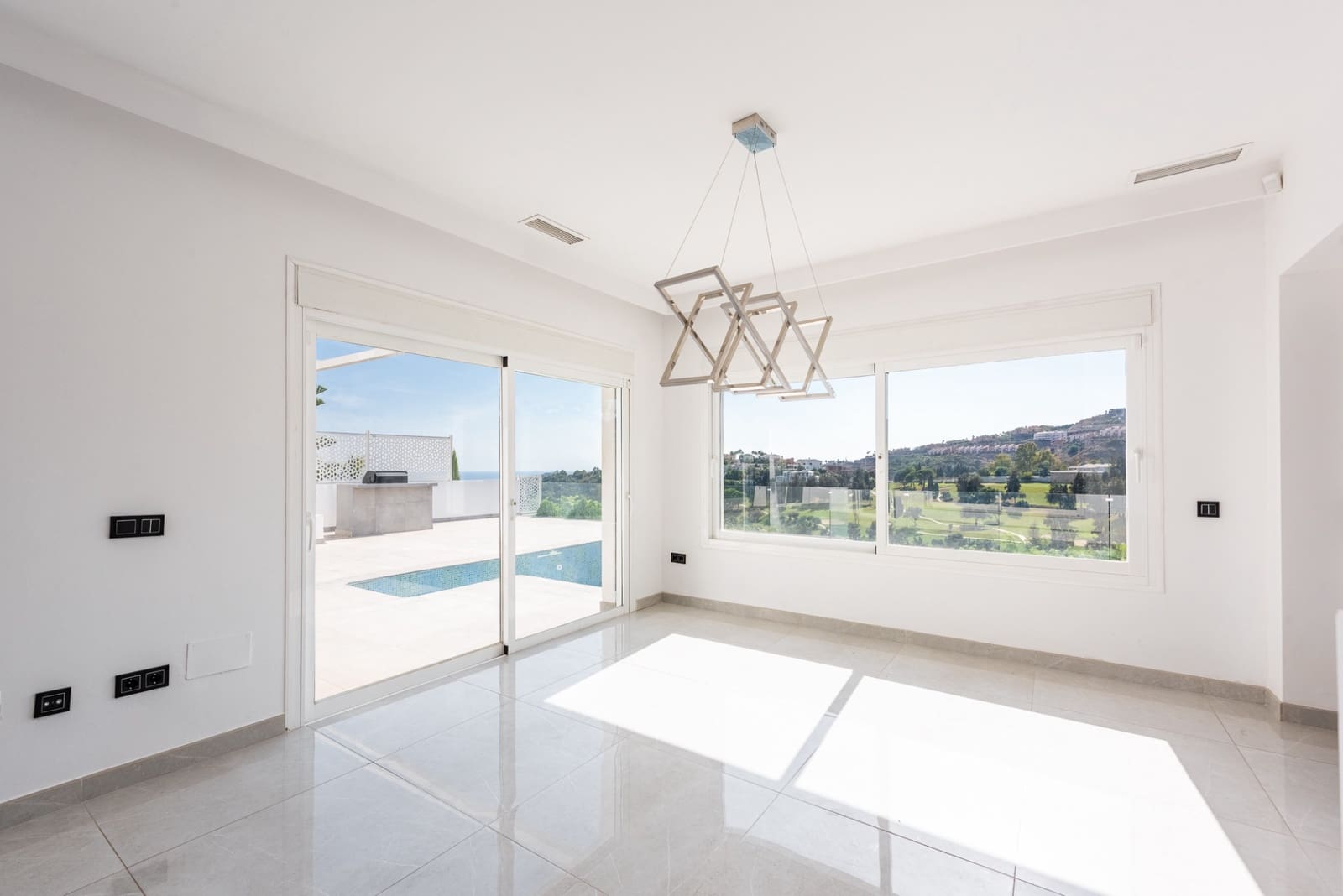5 soverom Villa til salgs i Benahavis med svømmebasseng garasje - € 1 600 000 (Ref: 10131390)