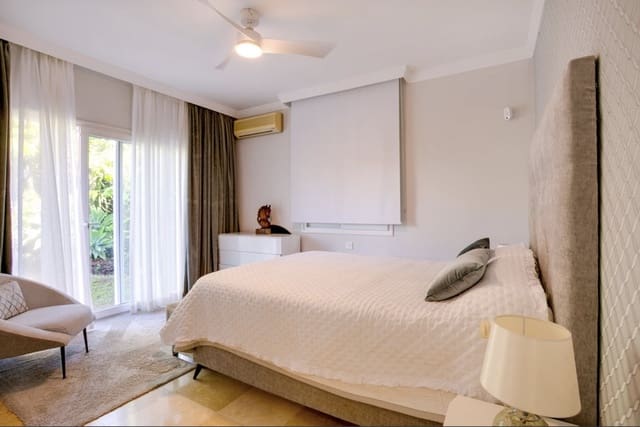 3 camera da letto Villetta Bifamiliare in vendita in El Paraiso, Estepona con piscina garage - 1.500.000 € (Rif: 10131391)