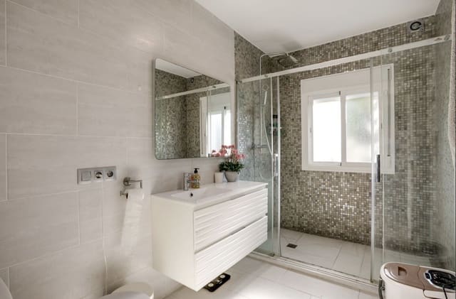 3 camera da letto Villetta Bifamiliare in vendita in El Paraiso, Estepona con piscina garage - 1.500.000 € (Rif: 10131391)
