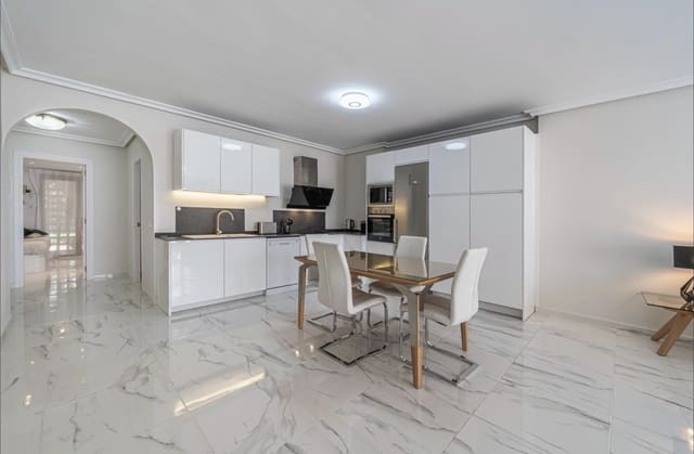 3 chambre Appartement à vendre à Nueva Andalucia, Marbella avec piscine garage - 730 000 € (Ref: 10131392)