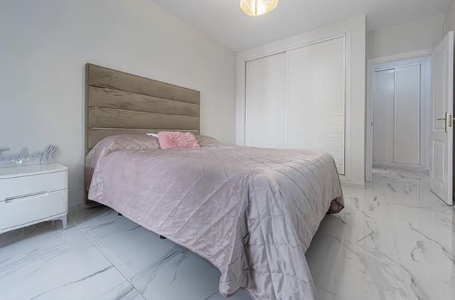 3 chambre Appartement à vendre à Nueva Andalucia, Marbella avec piscine garage - 730 000 € (Ref: 10131392)
