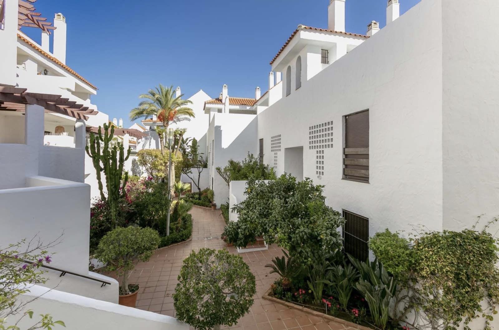 3 soveværelse Lejlighed til salg i Nueva Andalucia med swimmingpool garage - € 730.000 (Ref: 10131392)