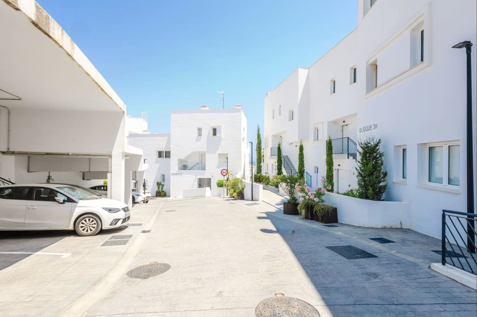 3 soveværelse Lejlighed til salg i Nueva Andalucia med swimmingpool garage - € 730.000 (Ref: 10131392)