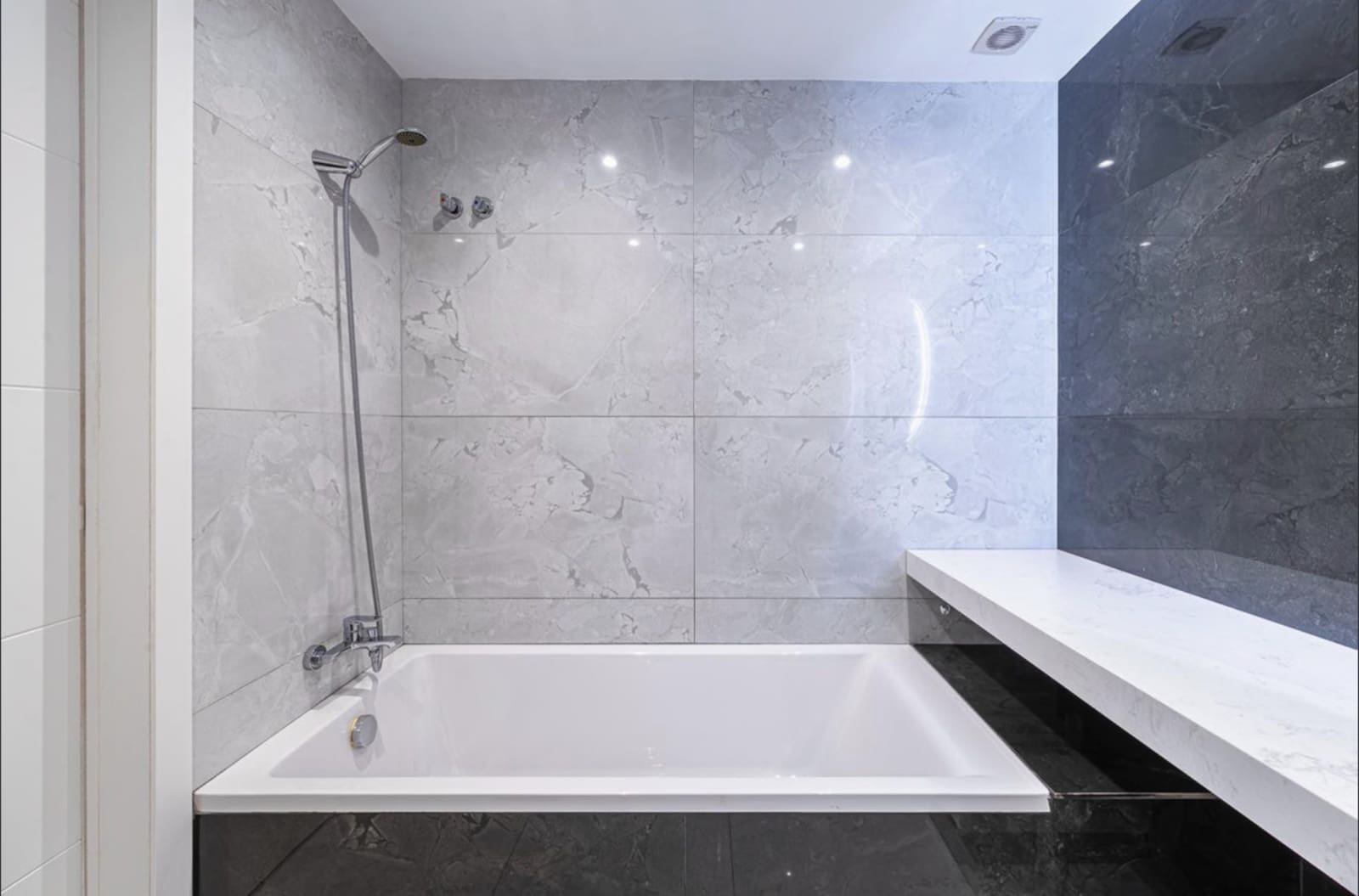 3 soveværelse Lejlighed til salg i Nueva Andalucia med swimmingpool garage - € 730.000 (Ref: 10131392)