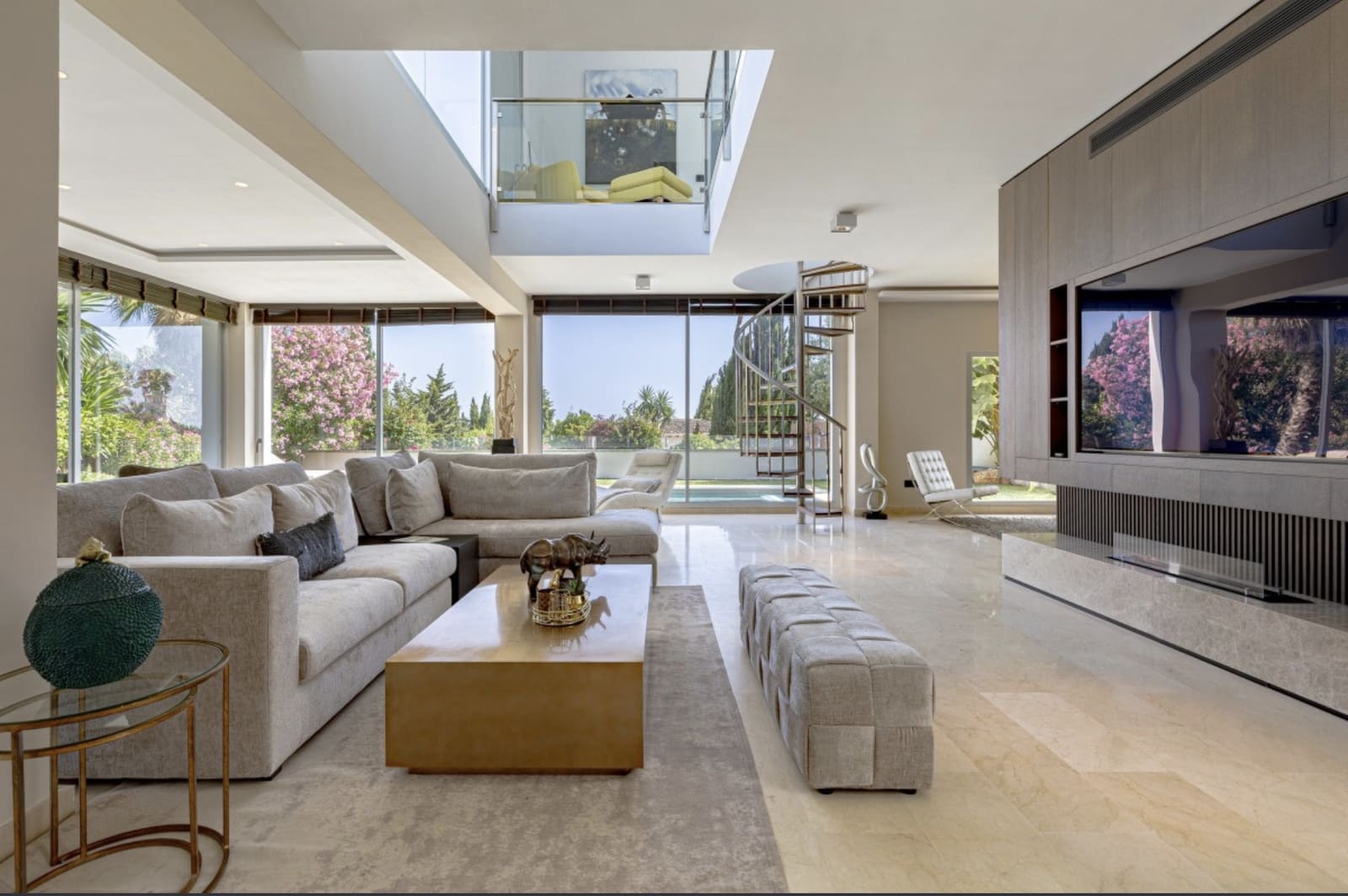 3 bedroom Villa for sale in Marbella with pool - € 2,395,000 (Ref: 10131392)