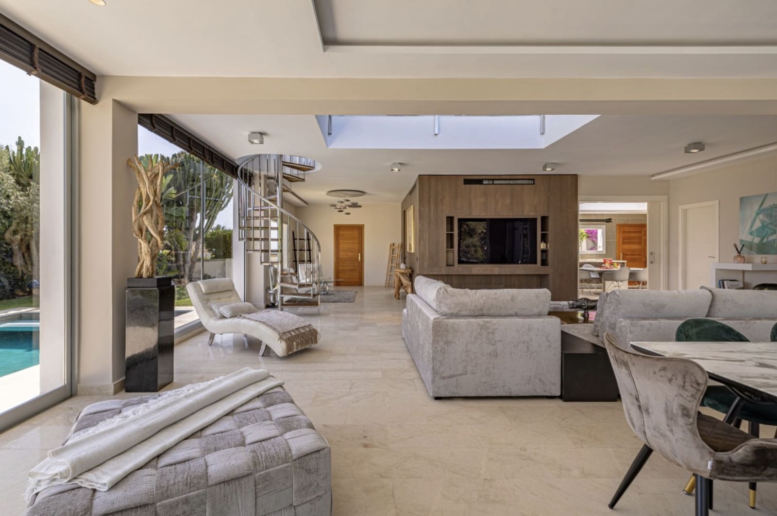 3 bedroom Villa for sale in Marbella with pool - € 2,395,000 (Ref: 10131392)
