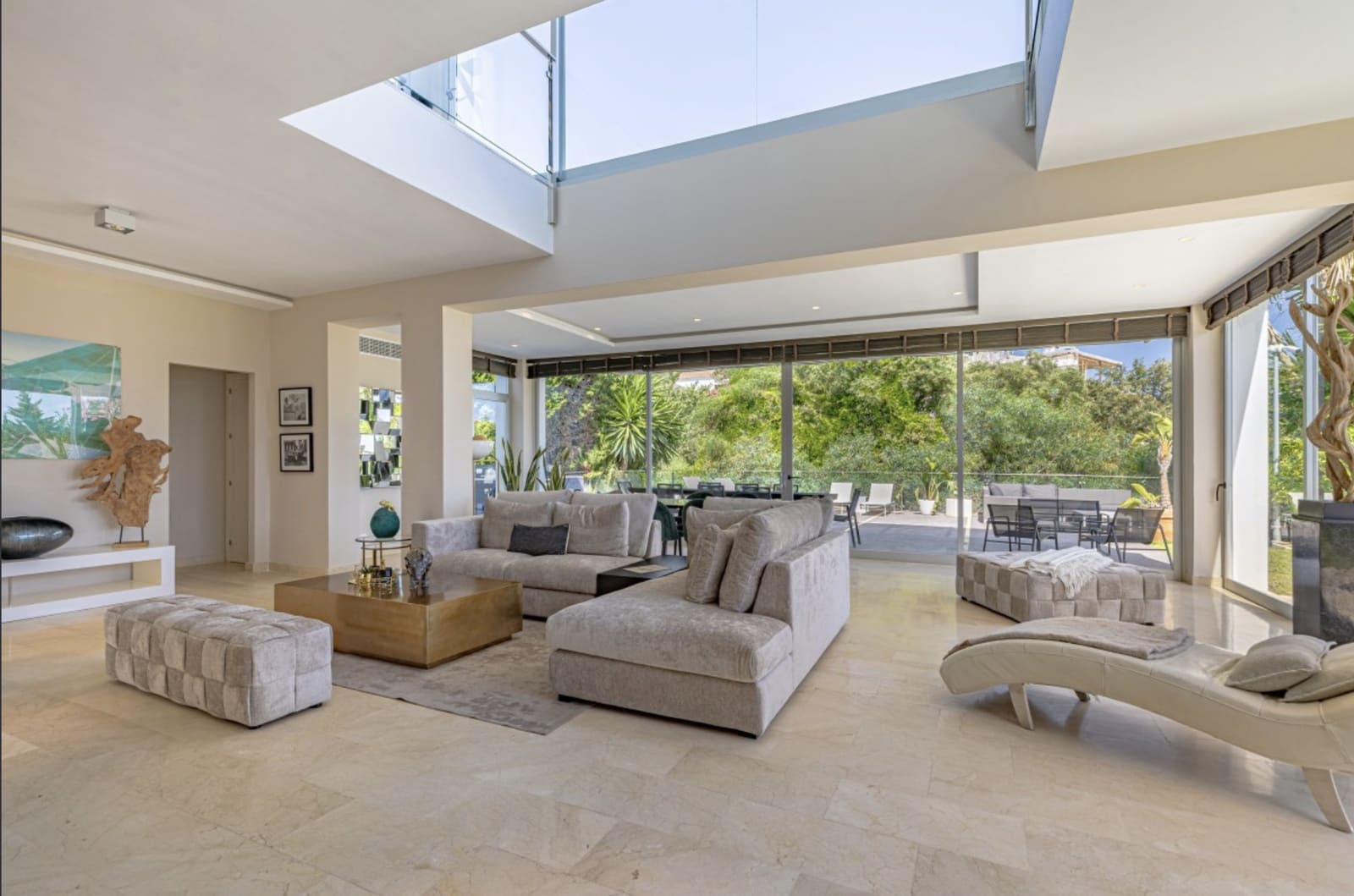 3 bedroom Villa for sale in Marbella with pool - € 2,395,000 (Ref: 10131392)
