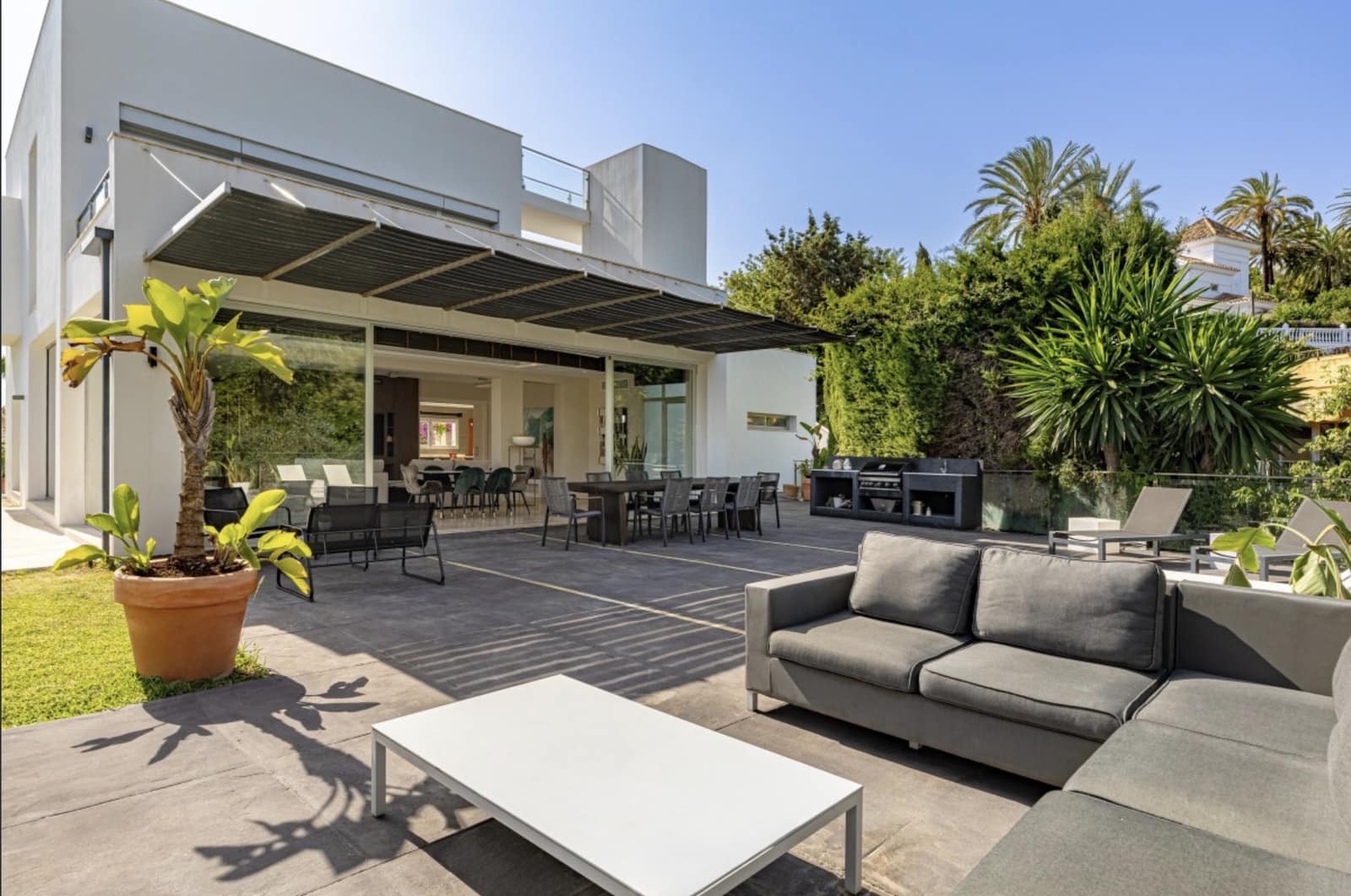 3 bedroom Villa for sale in Marbella with pool - € 2,395,000 (Ref: 10131392)