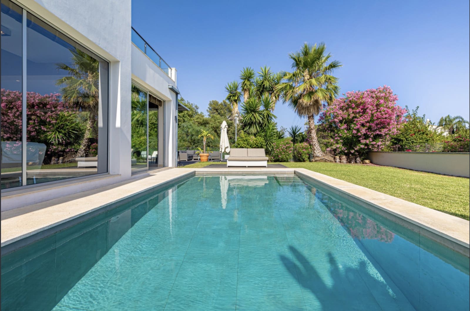 3 bedroom Villa for sale in Marbella with pool - € 2,395,000 (Ref: 10131392)