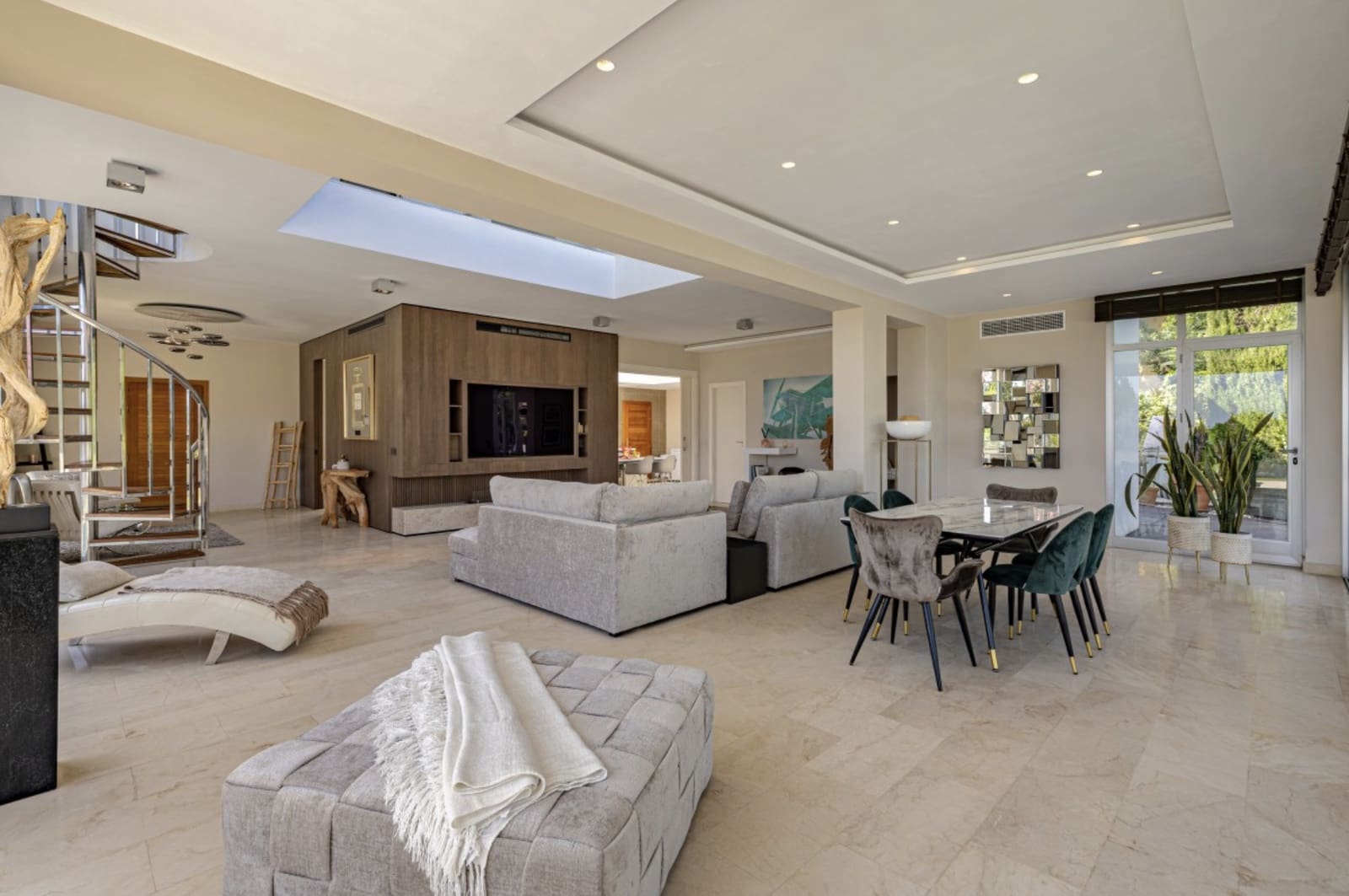 3 bedroom Villa for sale in Marbella with pool - € 2,395,000 (Ref: 10131392)
