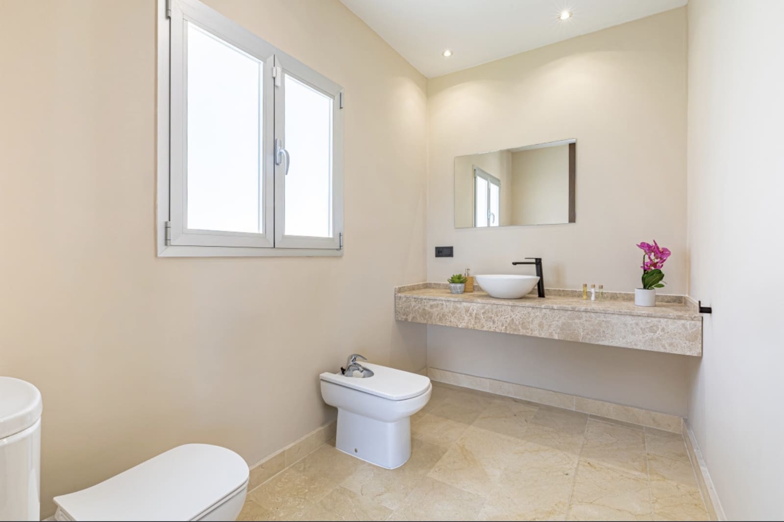 3 bedroom Villa for sale in Marbella with pool - € 2,395,000 (Ref: 10131392)