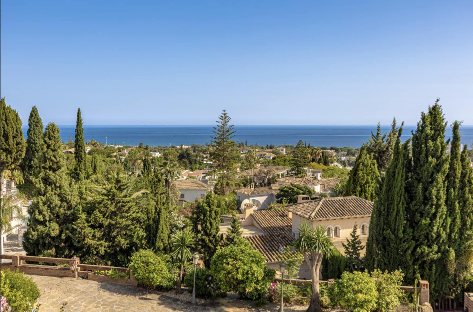 3 bedroom Villa for sale in Marbella with pool - € 2,395,000 (Ref: 10131392)