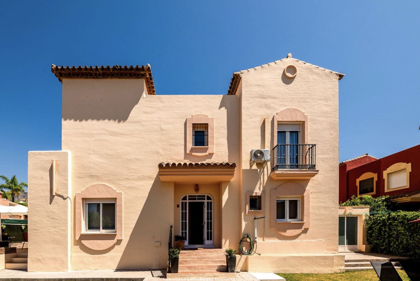 4 quarto Moradia Geminada para venda em Marbella com piscina garagem - 740 000 € (Ref: 10131395)