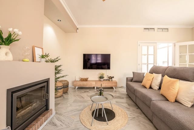 4 quarto Moradia Geminada para venda em Marbella com piscina garagem - 740 000 € (Ref: 10131395)