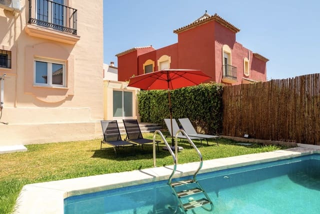 4 quarto Moradia Geminada para venda em Marbella com piscina garagem - 740 000 € (Ref: 10131395)