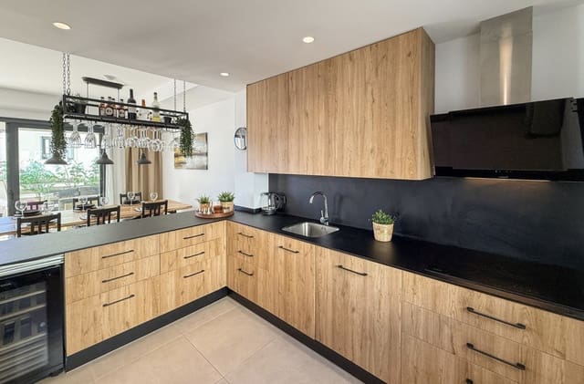 3 chambre Maison de Ville à vendre à El Paraiso, Estepona avec piscine garage - 549 000 € (Ref: 10131396)