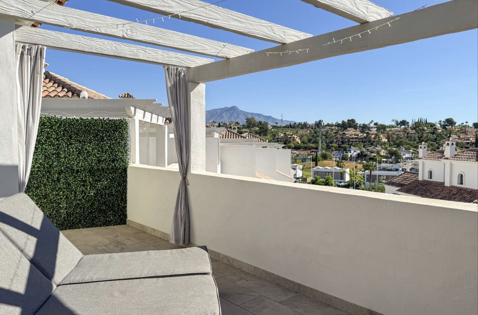 3 chambre Maison de Ville à vendre à El Paraiso avec piscine garage - 549 000 € (Ref: 10131396)