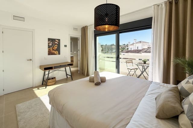 3 chambre Maison de Ville à vendre à El Paraiso, Estepona avec piscine garage - 549 000 € (Ref: 10131396)