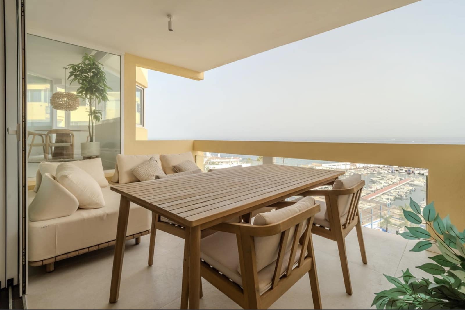 3 sypialnia Apartament na sprzedaż w Marbella z basenem garażem - 1 440 000 € (Ref: 10131398)