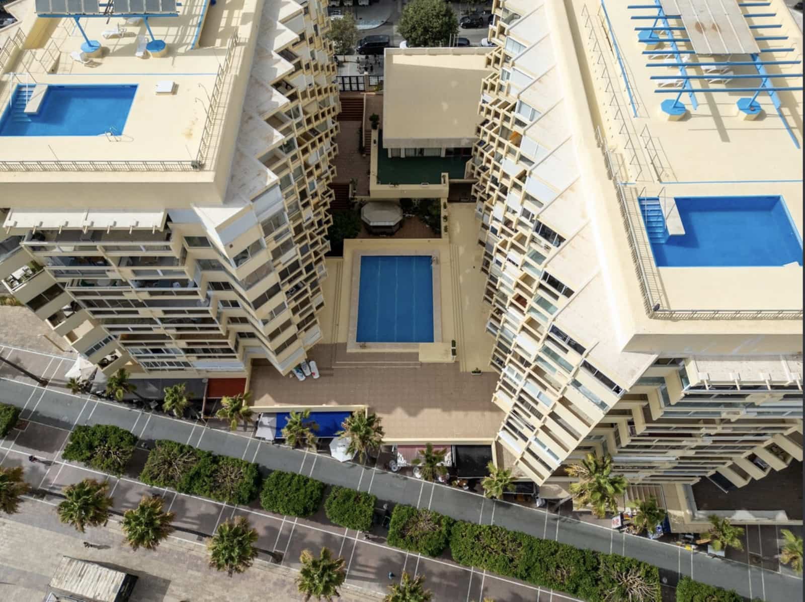 3 sypialnia Apartament na sprzedaż w Marbella z basenem garażem - 1 440 000 € (Ref: 10131398)