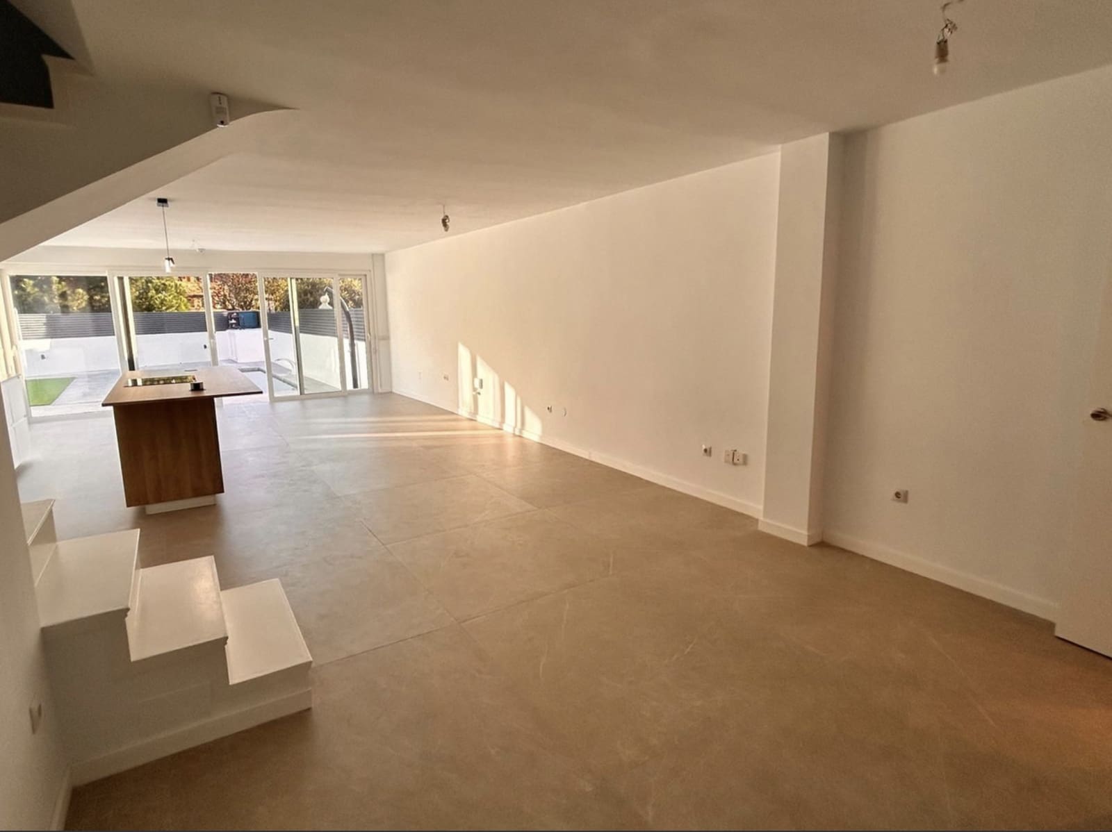 4 soveværelse Semi-Rækkehus til salg i Marbella med swimmingpool garage - € 1.035.000 (Ref: 10135920)