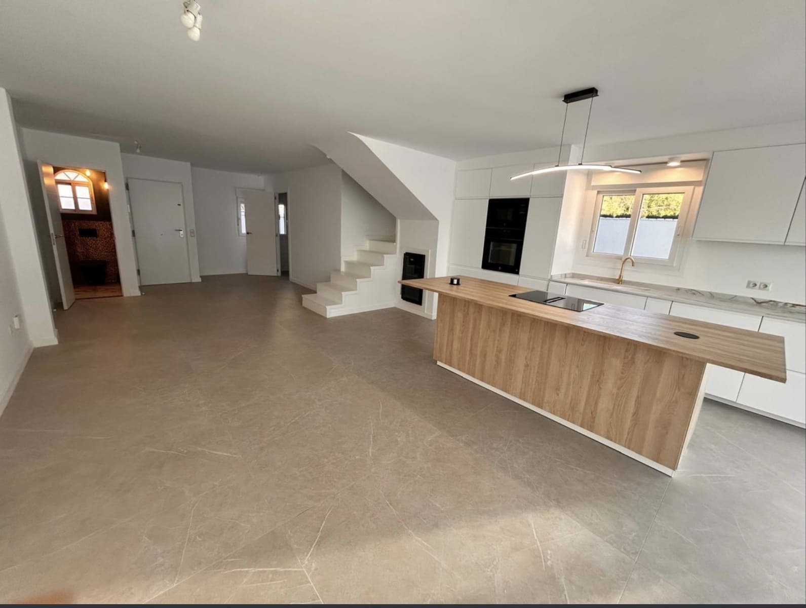 4 soveværelse Semi-Rækkehus til salg i Marbella med swimmingpool garage - € 1.035.000 (Ref: 10135920)