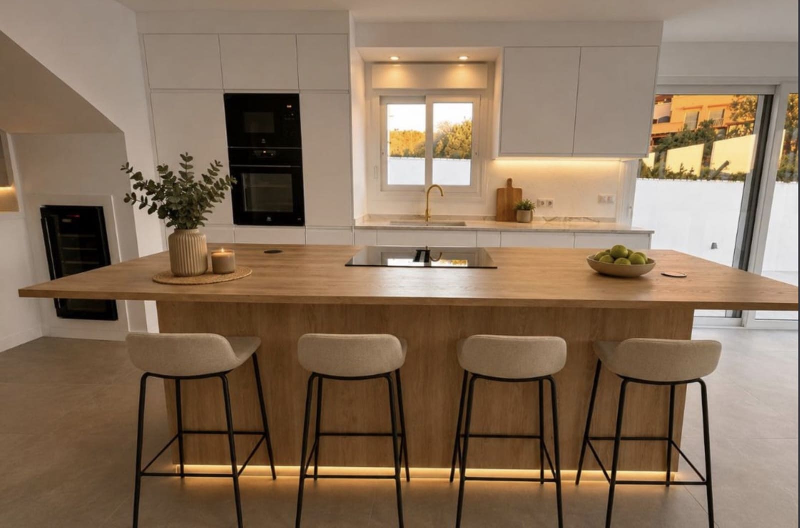 4 soveværelse Semi-Rækkehus til salg i Marbella med swimmingpool garage - € 1.035.000 (Ref: 10135920)