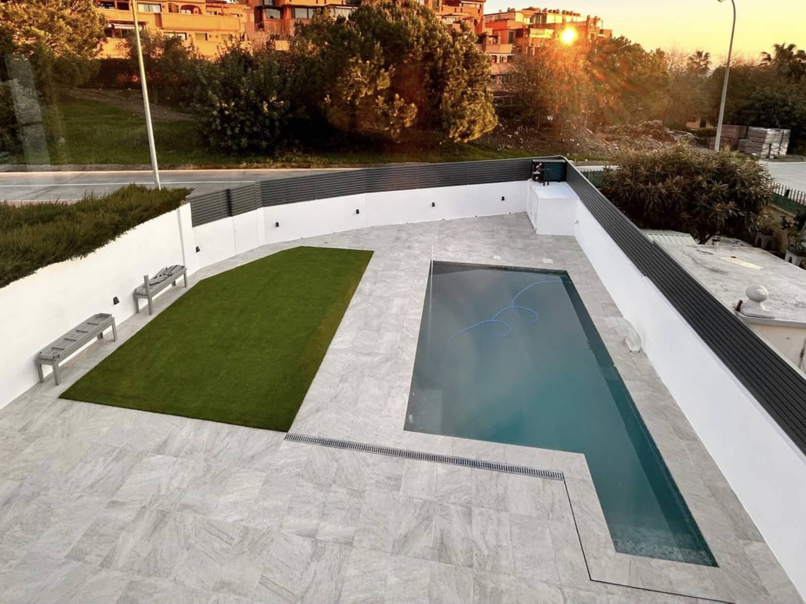 4 soveværelse Semi-Rækkehus til salg i Marbella med swimmingpool garage - € 1.035.000 (Ref: 10135920)