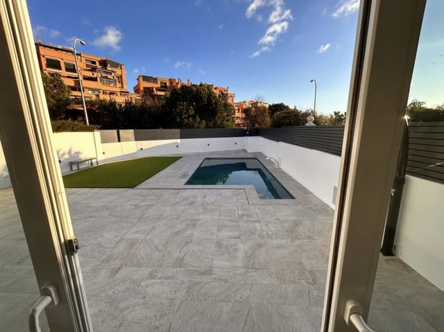 4 soveværelse Semi-Rækkehus til salg i Marbella med swimmingpool garage - € 1.035.000 (Ref: 10135920)