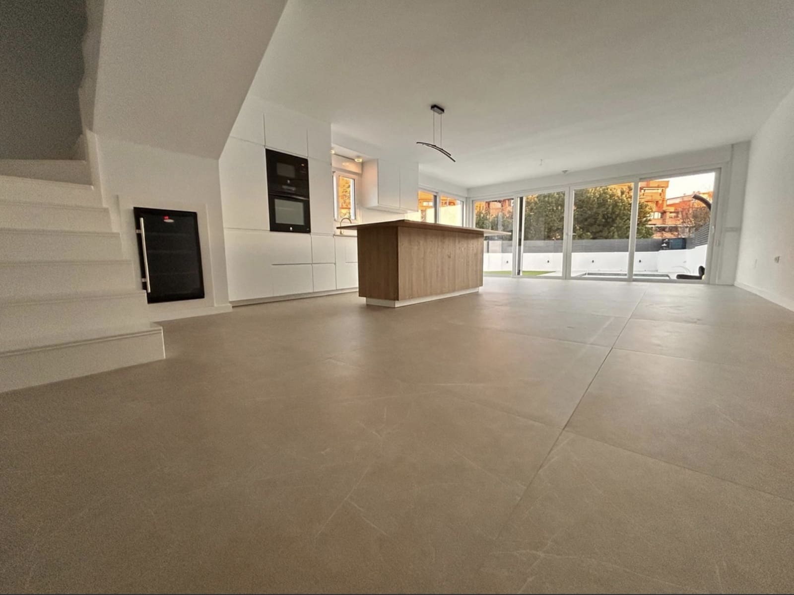 4 soveværelse Semi-Rækkehus til salg i Marbella med swimmingpool garage - € 1.035.000 (Ref: 10135920)
