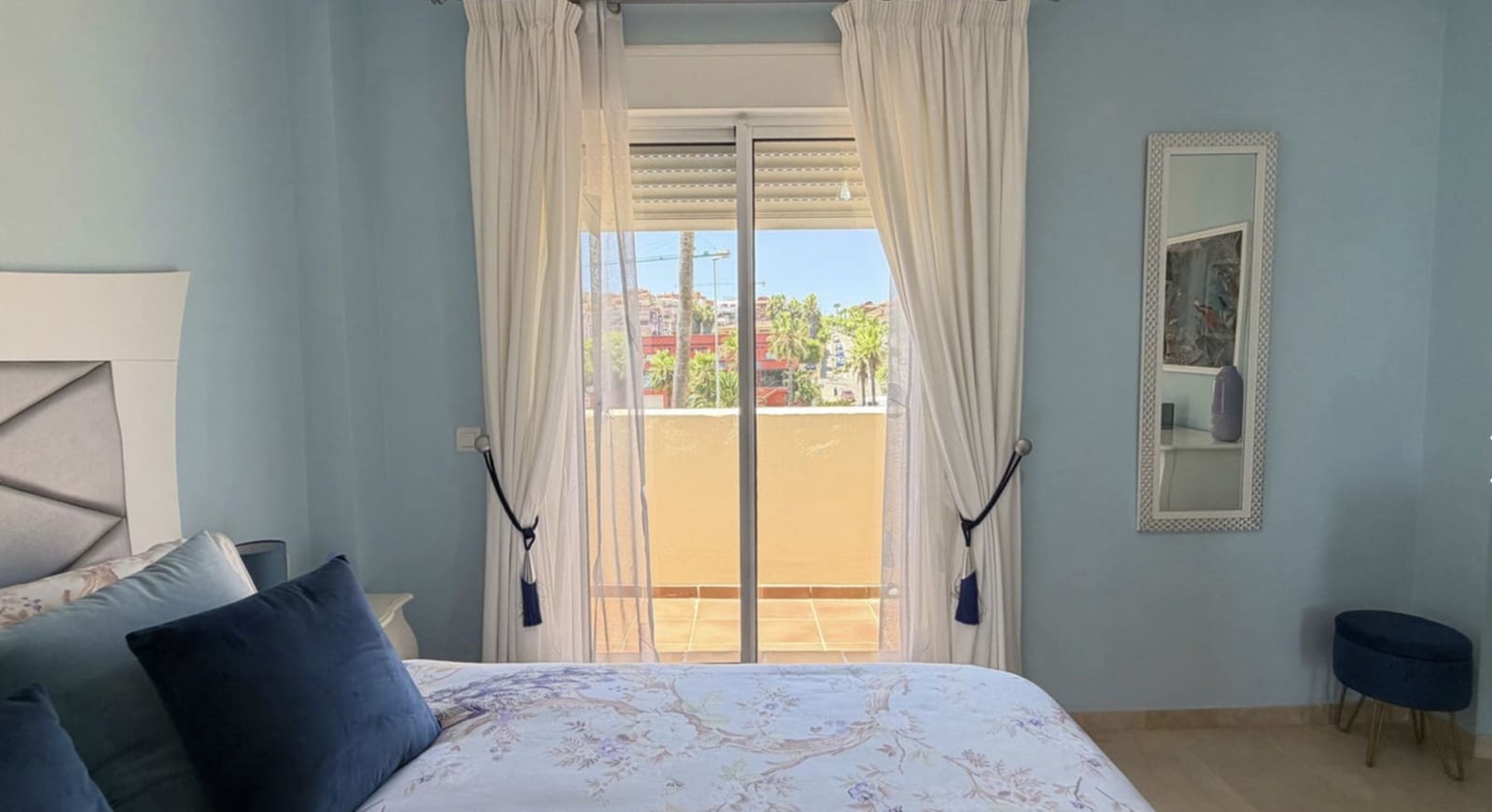 Ático de 3 habitaciones en Estepona en venta con piscina garaje - 895.000 € (Ref: 10135928)