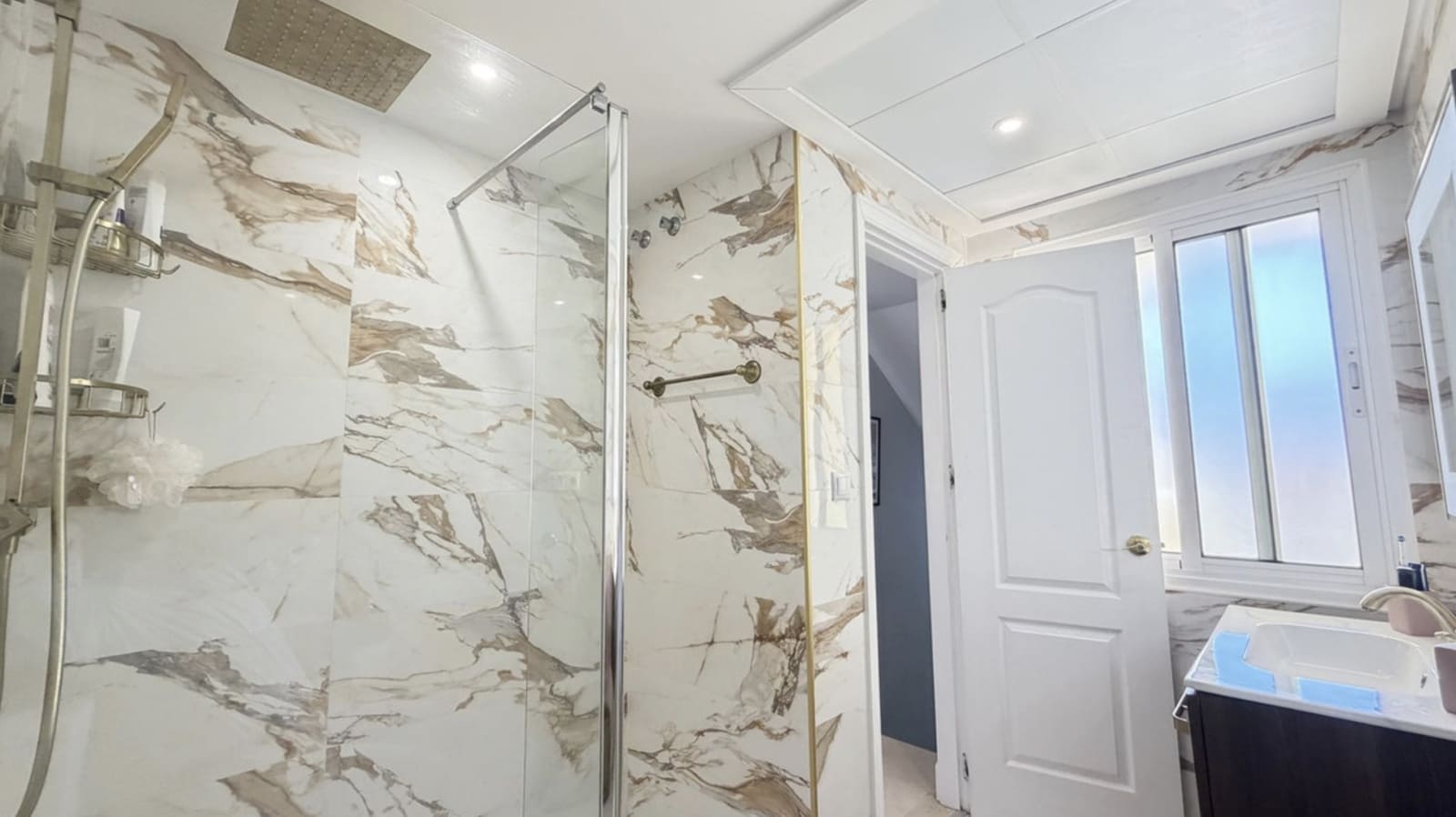 Ático de 3 habitaciones en Estepona en venta con piscina garaje - 895.000 € (Ref: 10135928)